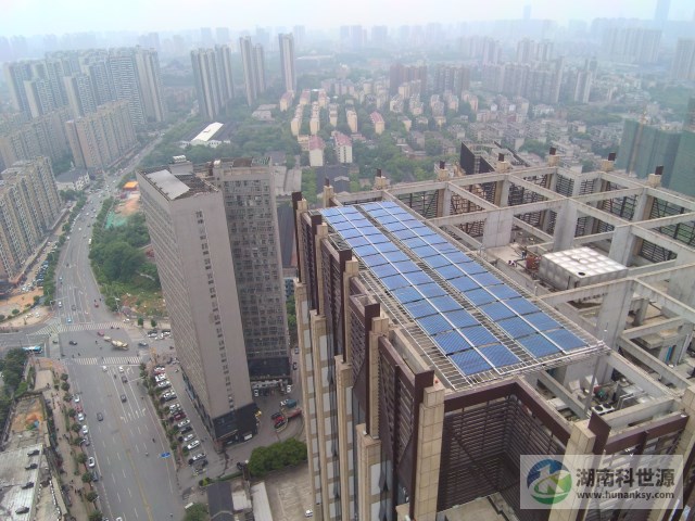 長沙市五江天街北區商業樓屋面太陽能熱水系統