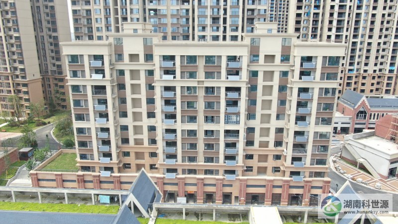 長沙大漢公園里項目住宅陽臺壁掛太陽能熱水系統工程