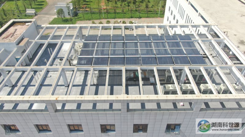 湖南金浩糧油智能工廠綜合辦公樓屋頂太陽能熱水系統工程
