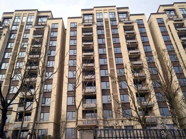 陽臺壁掛式太陽能熱水系統(tǒng)工程