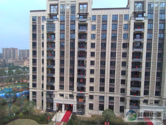 陽臺壁掛太陽能熱水系統