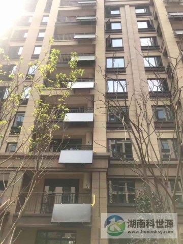 陽(yáng)臺(tái)壁掛太陽(yáng)能熱水器