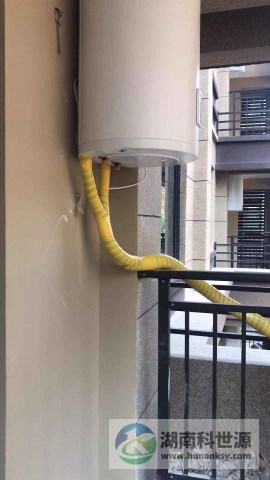 陽(yáng)臺(tái)壁掛太陽(yáng)能熱水器