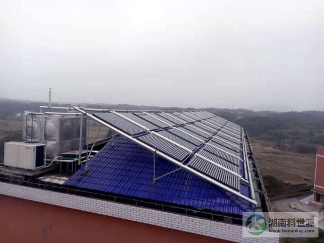 斜屋面真空管太陽能熱水工程