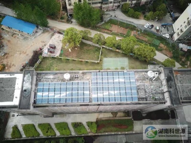 懷化學院宿舍屋頂太陽能熱水工程