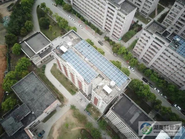 懷化學院宿舍屋頂太陽能熱水工程