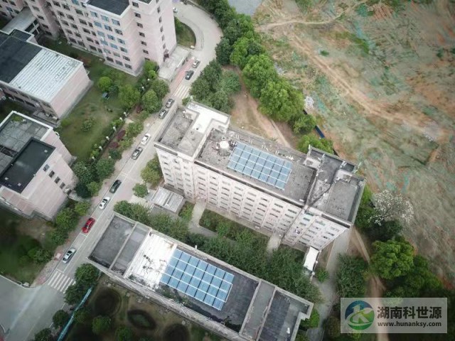 懷化學院宿舍屋頂太陽能熱水工程