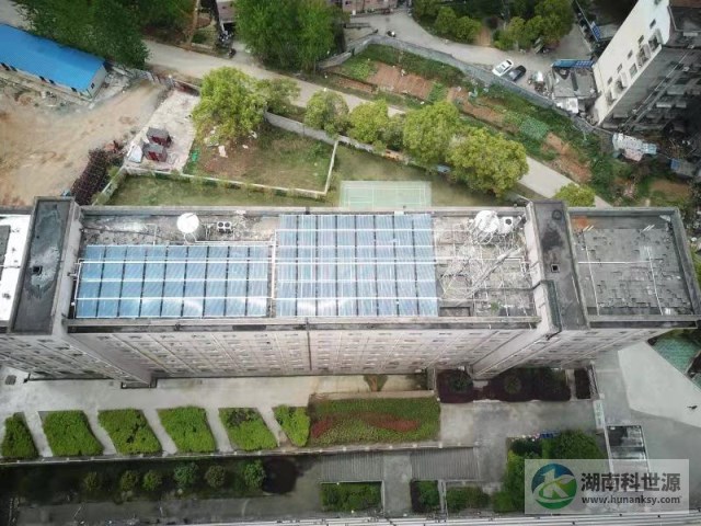 懷化學院宿舍屋頂太陽能熱水工程
