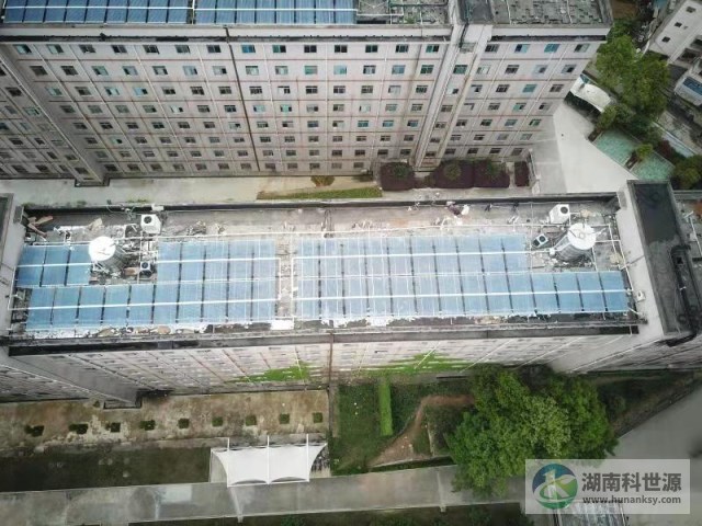 懷化學院宿舍屋頂太陽能熱水工程