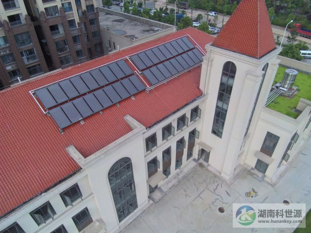 幼兒園斜屋面太陽能熱水工程