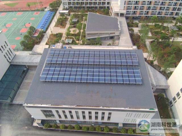 屋頂真空管太陽能集熱器