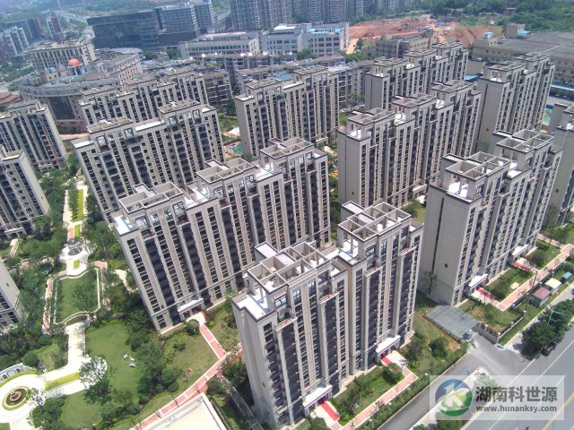 小區陽臺壁掛太陽能熱水系統