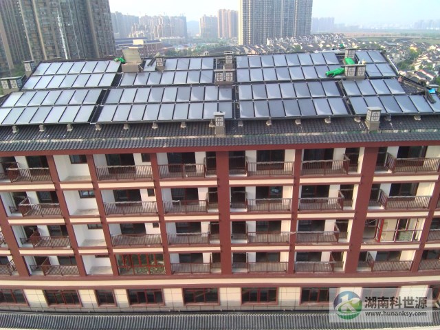 斜屋頂平板太陽能集熱系統