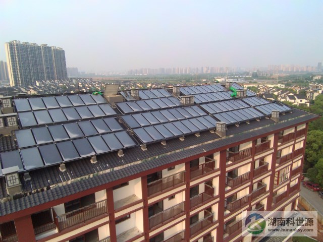 斜屋頂平板太陽能集熱系統