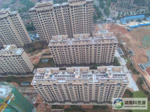 俯視屋頂一體式太陽能熱水器