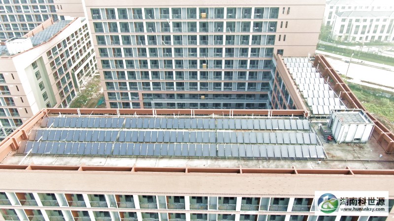 平板太陽能熱水系統工程航拍照片